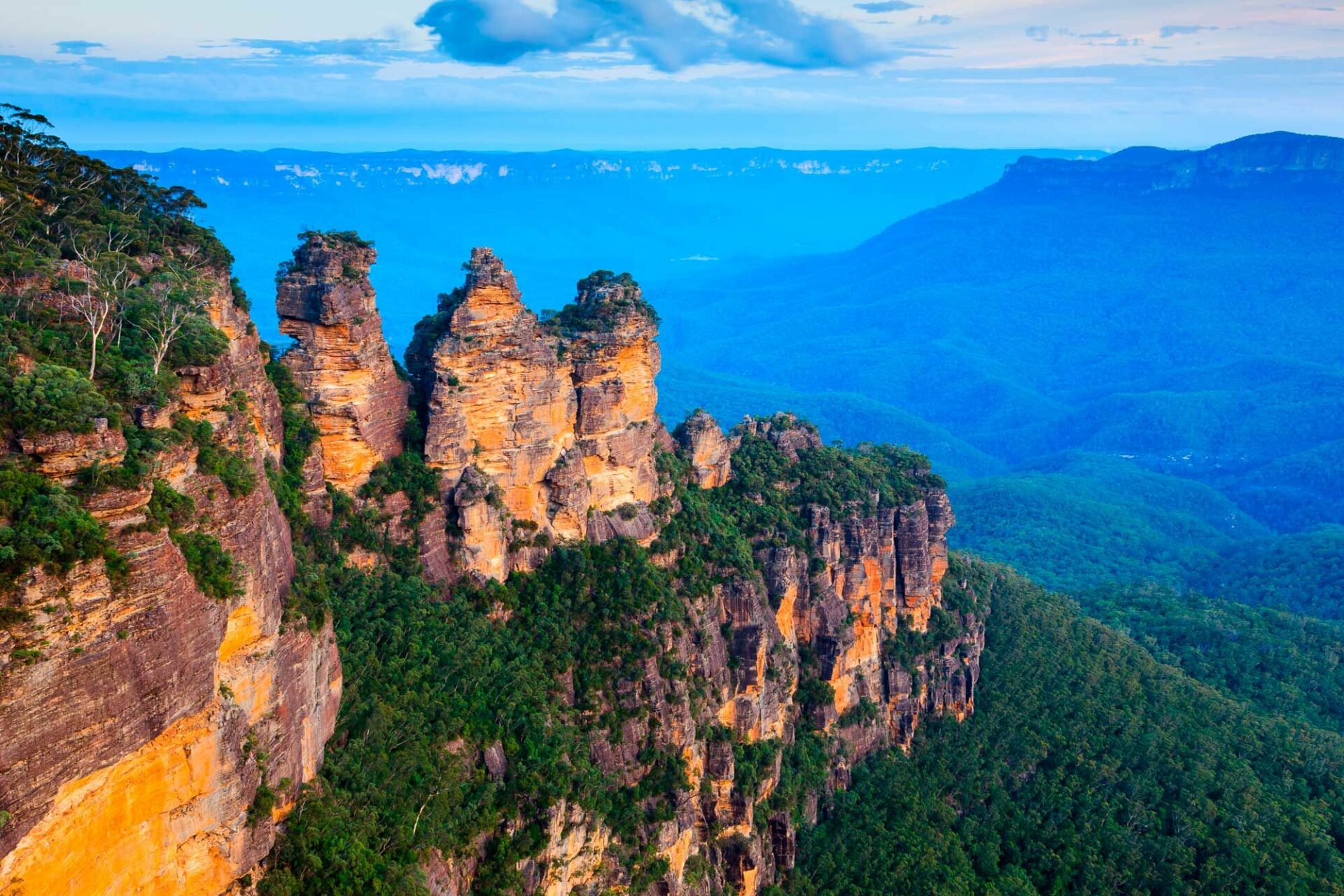 Vẻ đẹp hùng vĩ của Blue Mountains với những dãy núi trùng điệp và thảm thực vật xanh mướt. (Nguồn: Sưu tầm)